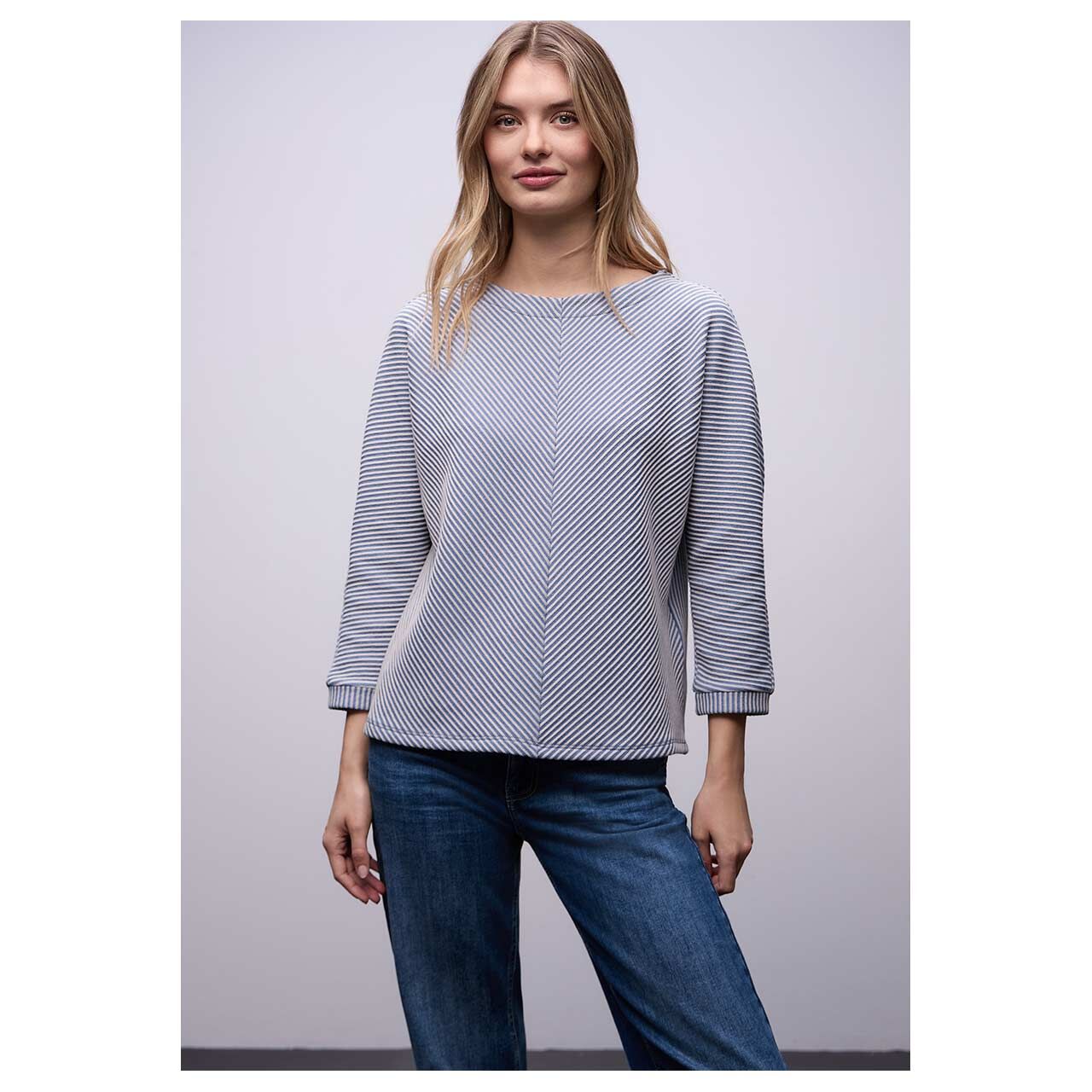 Damen 3/4 Arm Shirt Two Color Structure von Street One in Hellblau gestreift, Vorderansicht am Model