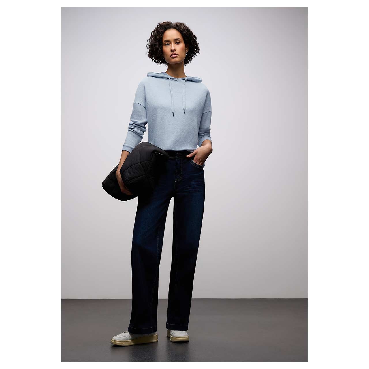 Damen Hoodie Sweatshirt Soft Texture von Street One in Hellblau meliert, Ganzkörperansicht am Model