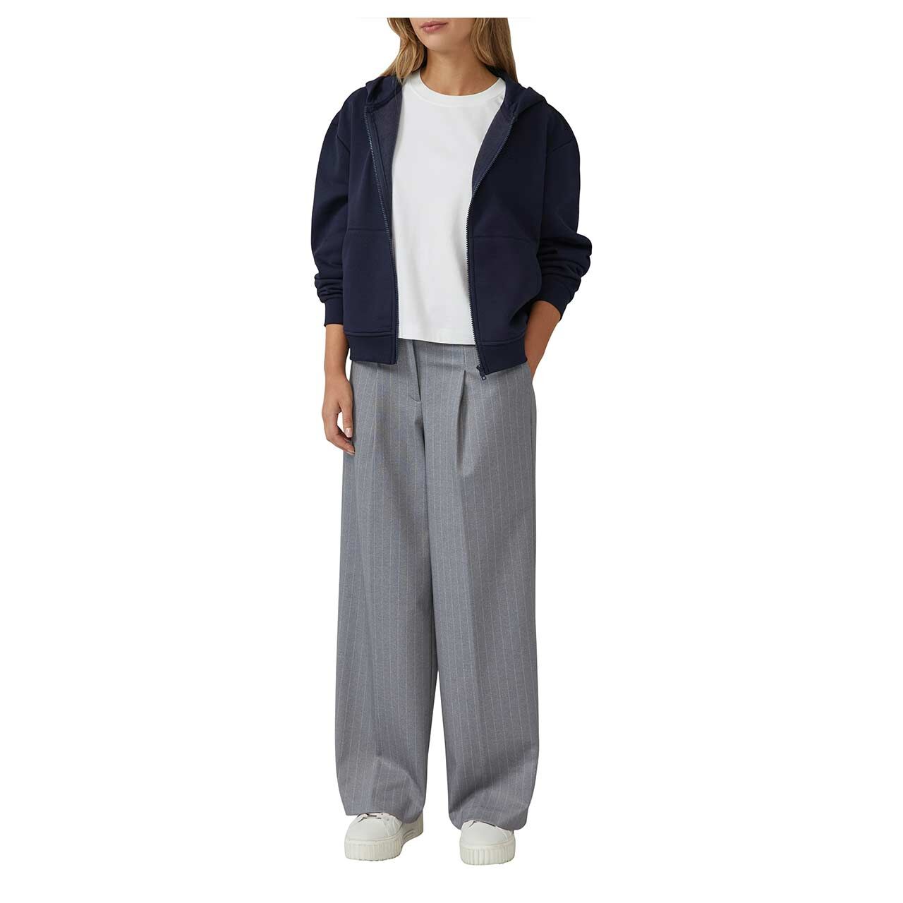 Damen Hoodie Sweatjacke von s.Oliver in Dunkelblau, Ganzkörperansicht am Model