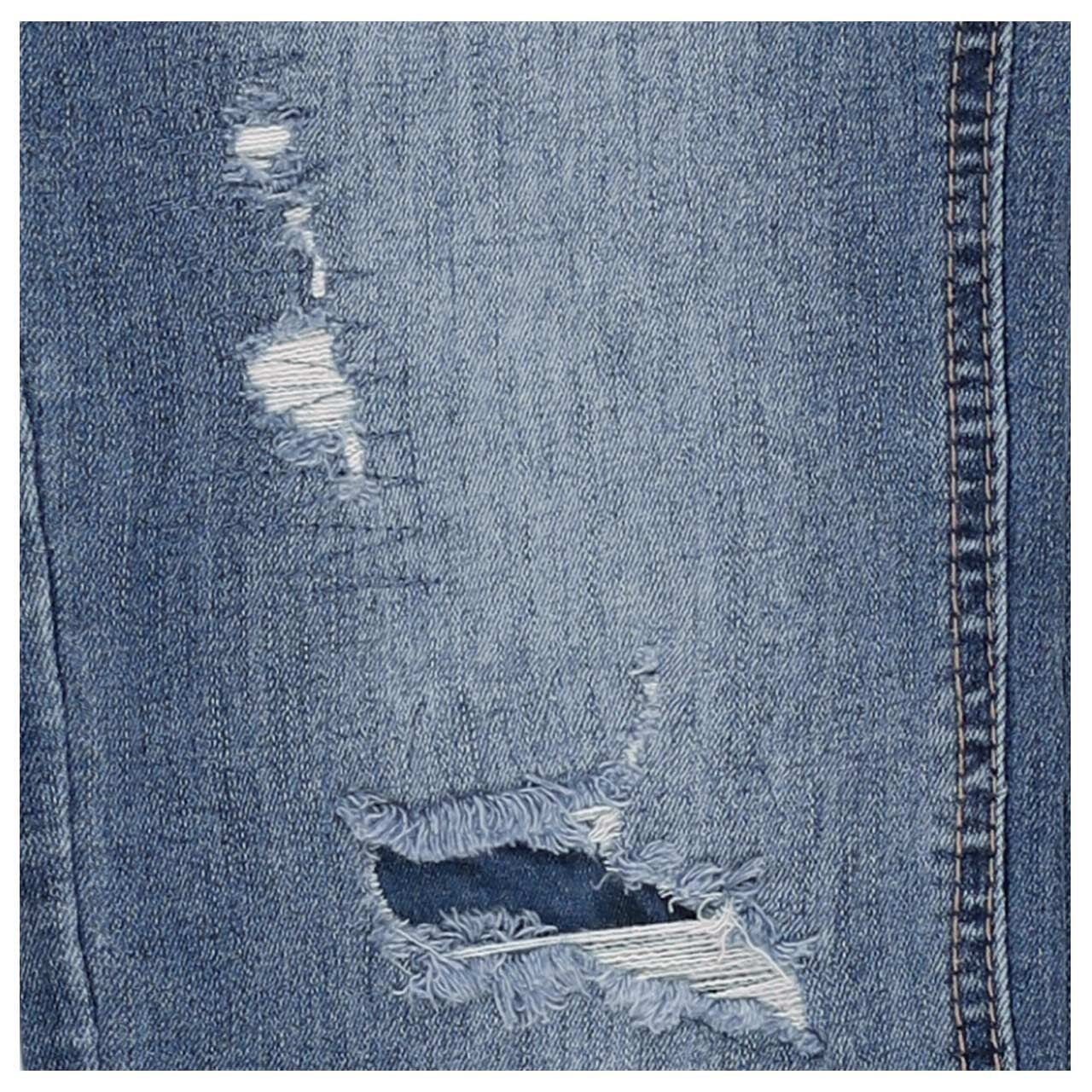 Damen Ankle Jeans Malibu Cropped Stretch Denim in Blau angewaschen mit Destroyed-Effekten, Detailansicht vom Destroyed-Effekt