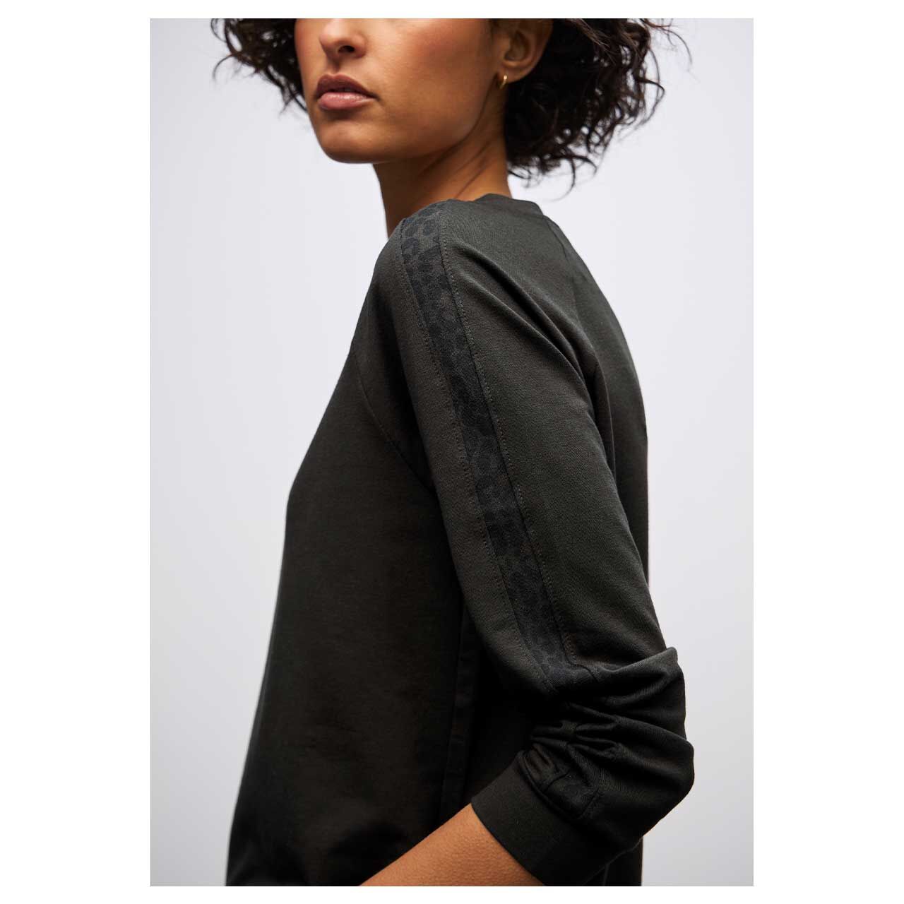 Damen 3/4 Arm Shirt Printed Galloon von Street One in Dunkelbraun mit Print, detaillierte Vorderansicht am Model