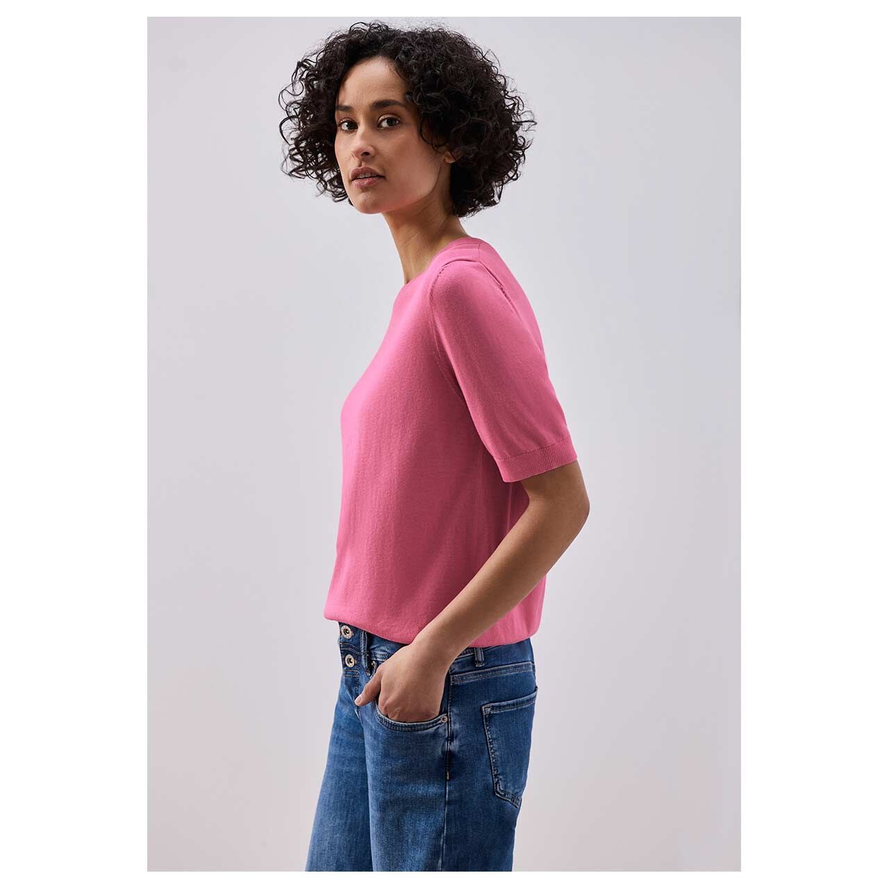 Damen Kurzarm Pullover Short Sleeve von Street One in Pink, Seitenansicht am Model