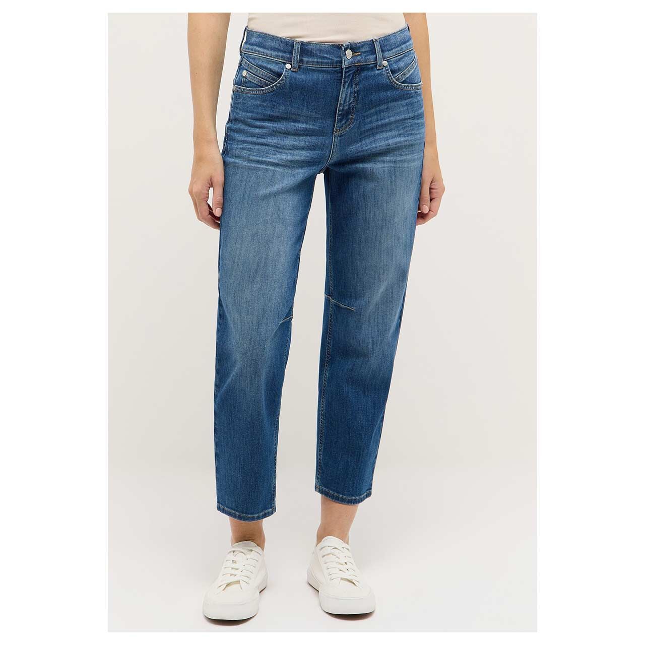 Damen Ankle Jeans Evy Barrel von Angels in Blau angewaschen, Vorderansicht am Model