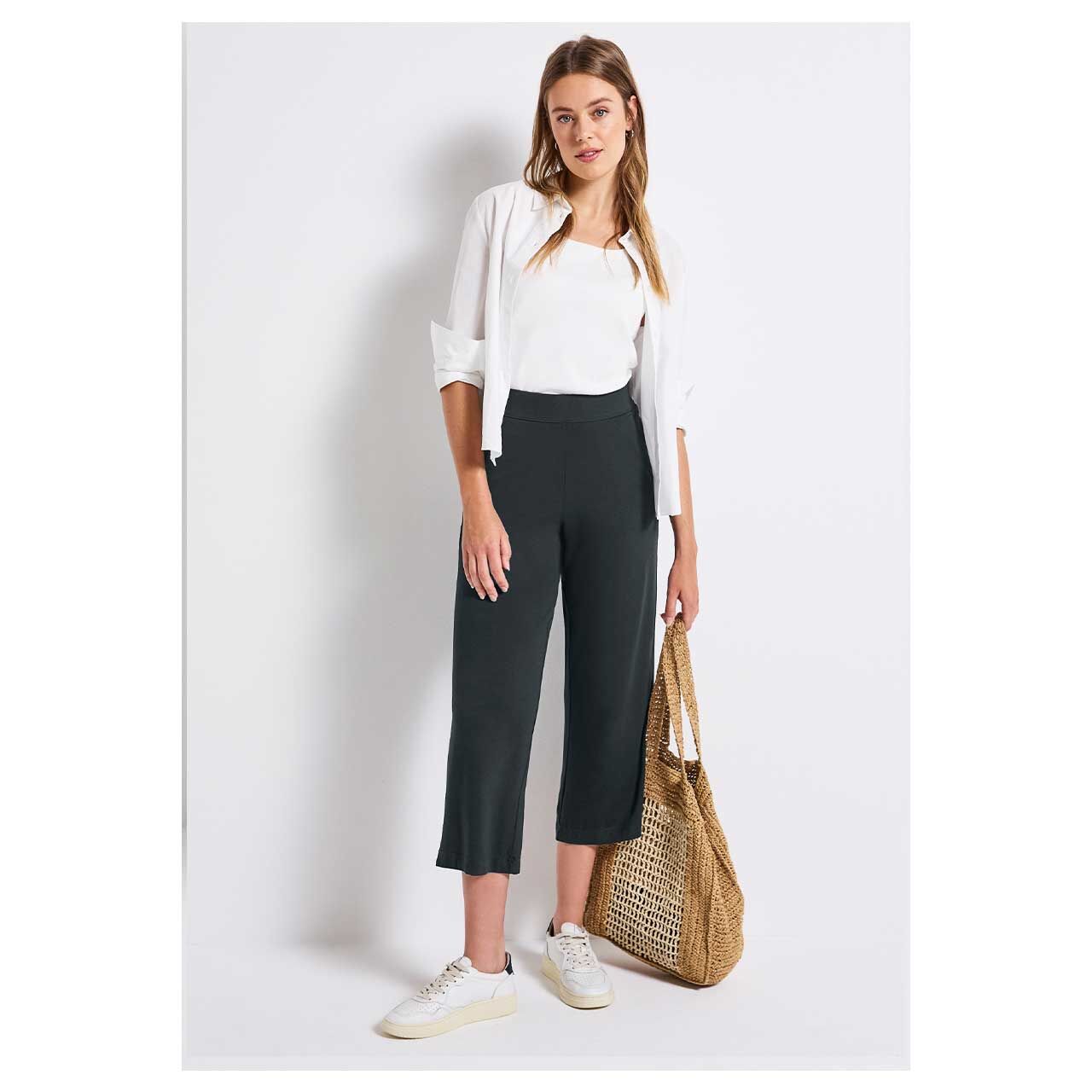 Stretch Damen 7/8 Hose Emee Wide Leg von Street One in Dunkelgrün mit der Farbnummer 16618, Ganzkörperansicht