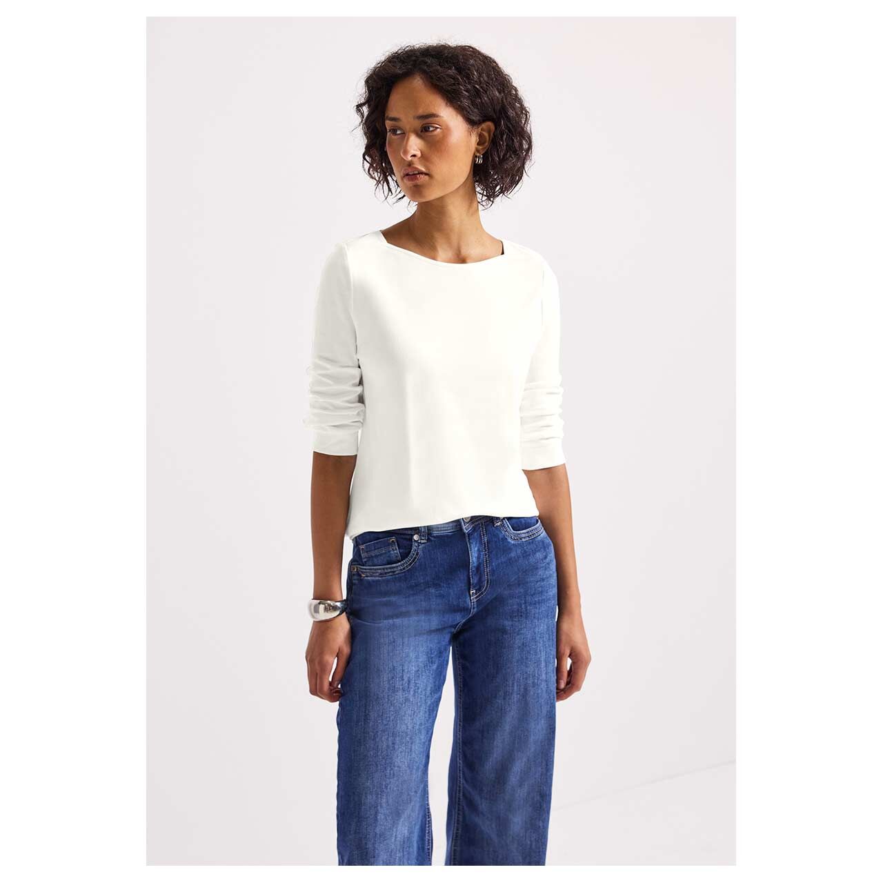 Damen 3/4 Arm Shirt Basic U-Boat von Street One in Cremeweiß, Vorderansicht am Model