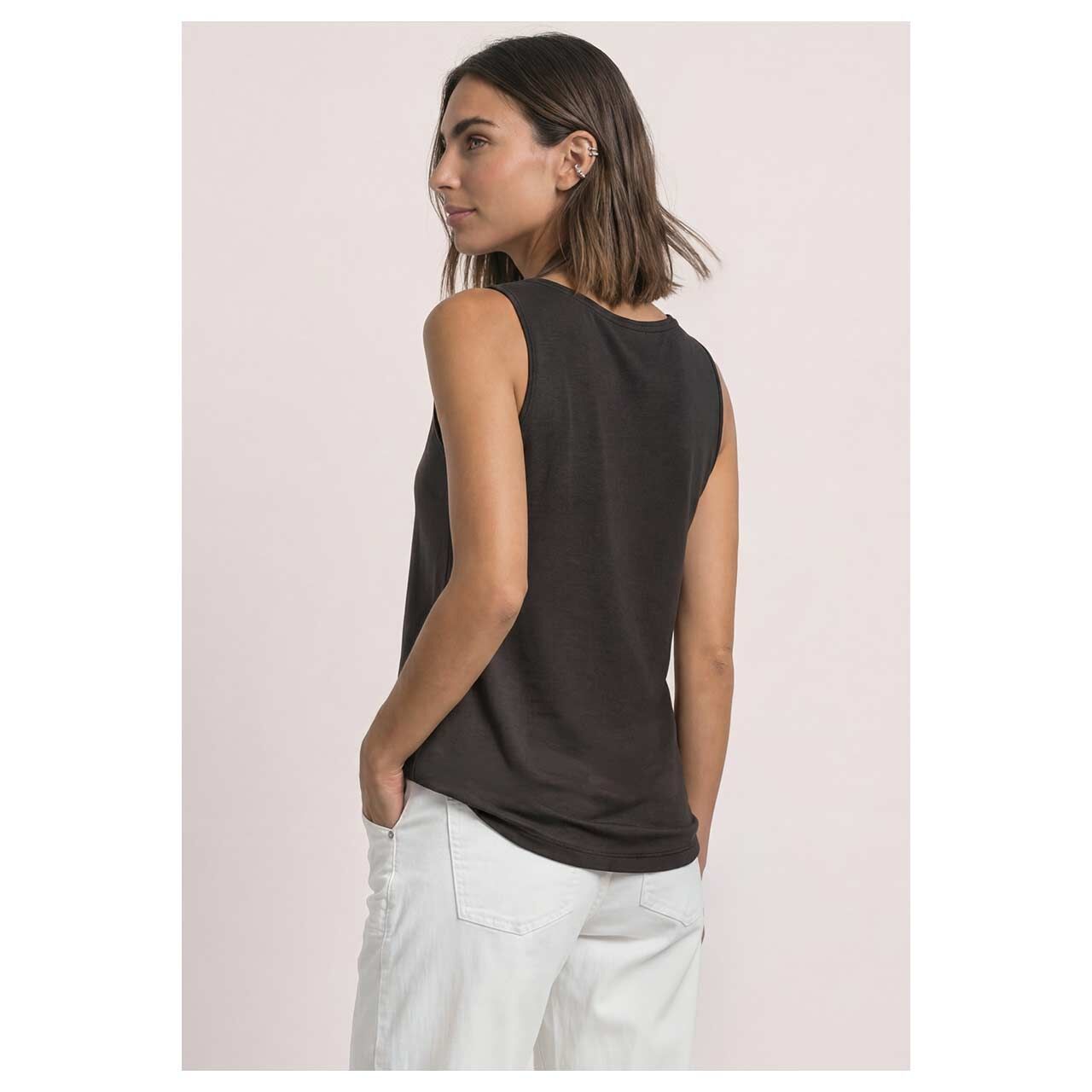 Damen Top Anni von Street One in Dunkelbraun, Rückansicht am Model