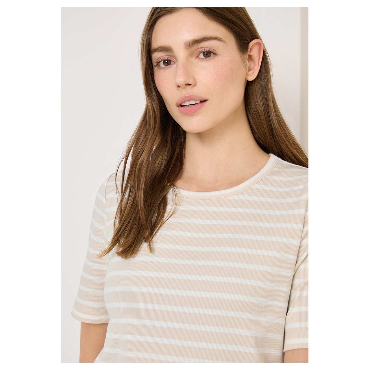 Damen T-Shirt Basic Stripe von Cecil in Beige gestreift, detaillierte Vorderansicht am Model