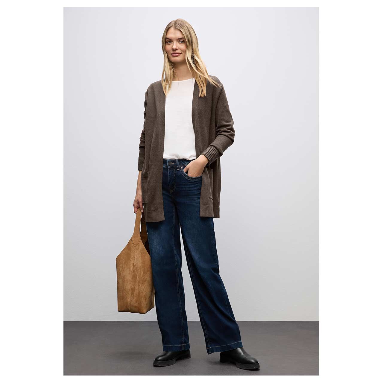 Damen Long Strickjacke Cosy Open Cardigan von Street One in Dunkelbraun meliert, Ganzkörperansicht am Model