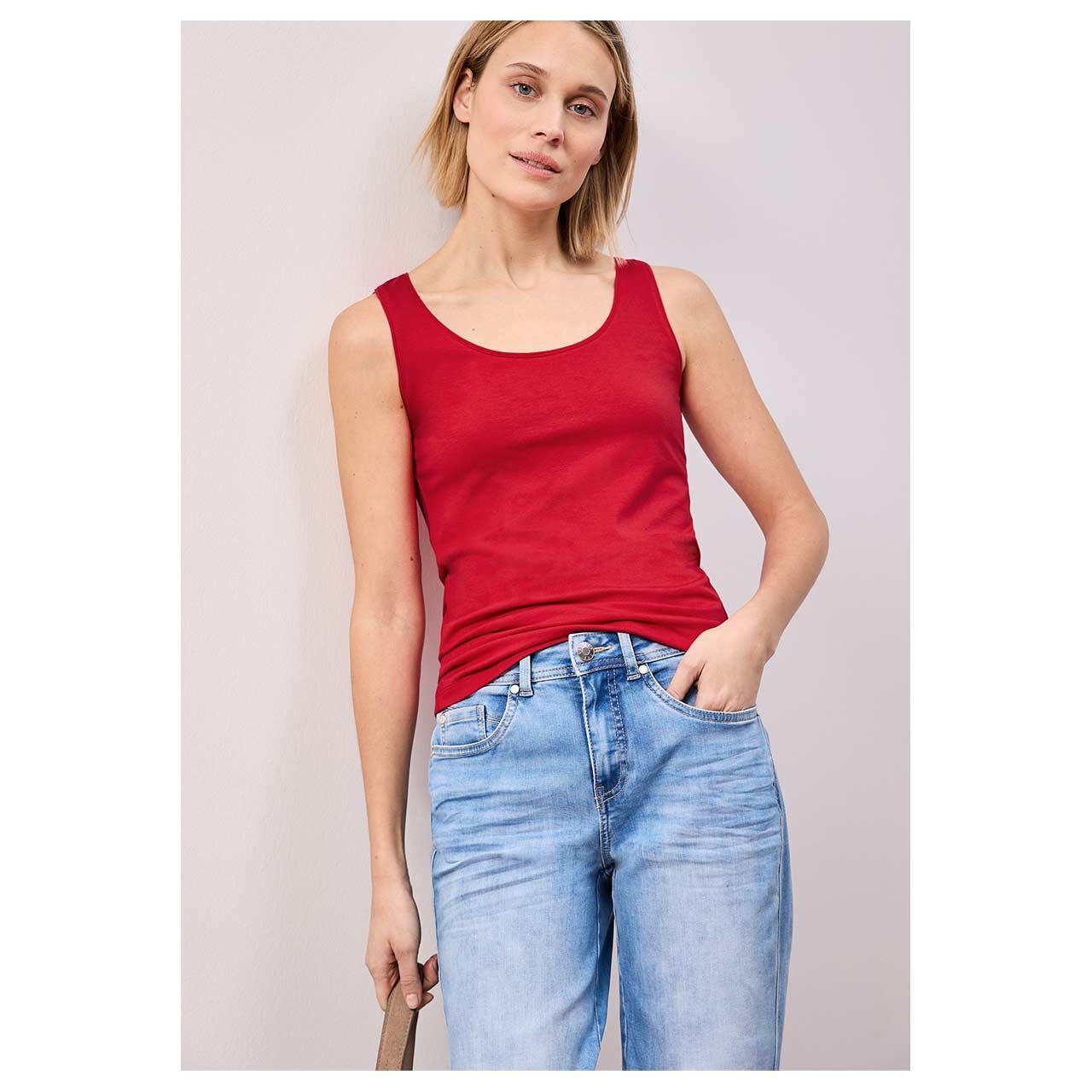 Damen Top Anni von Street One in Rot, Vorderansicht am Model