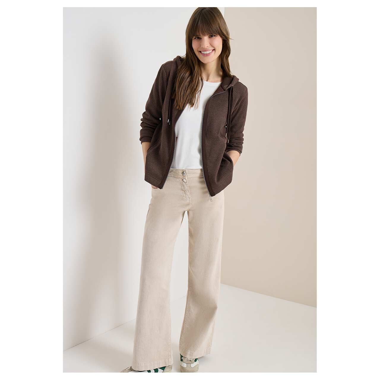 Damen Hoodie Sweatjacke von Cecil in Dunkelbraun meliert, Ganzkörperansicht am Model