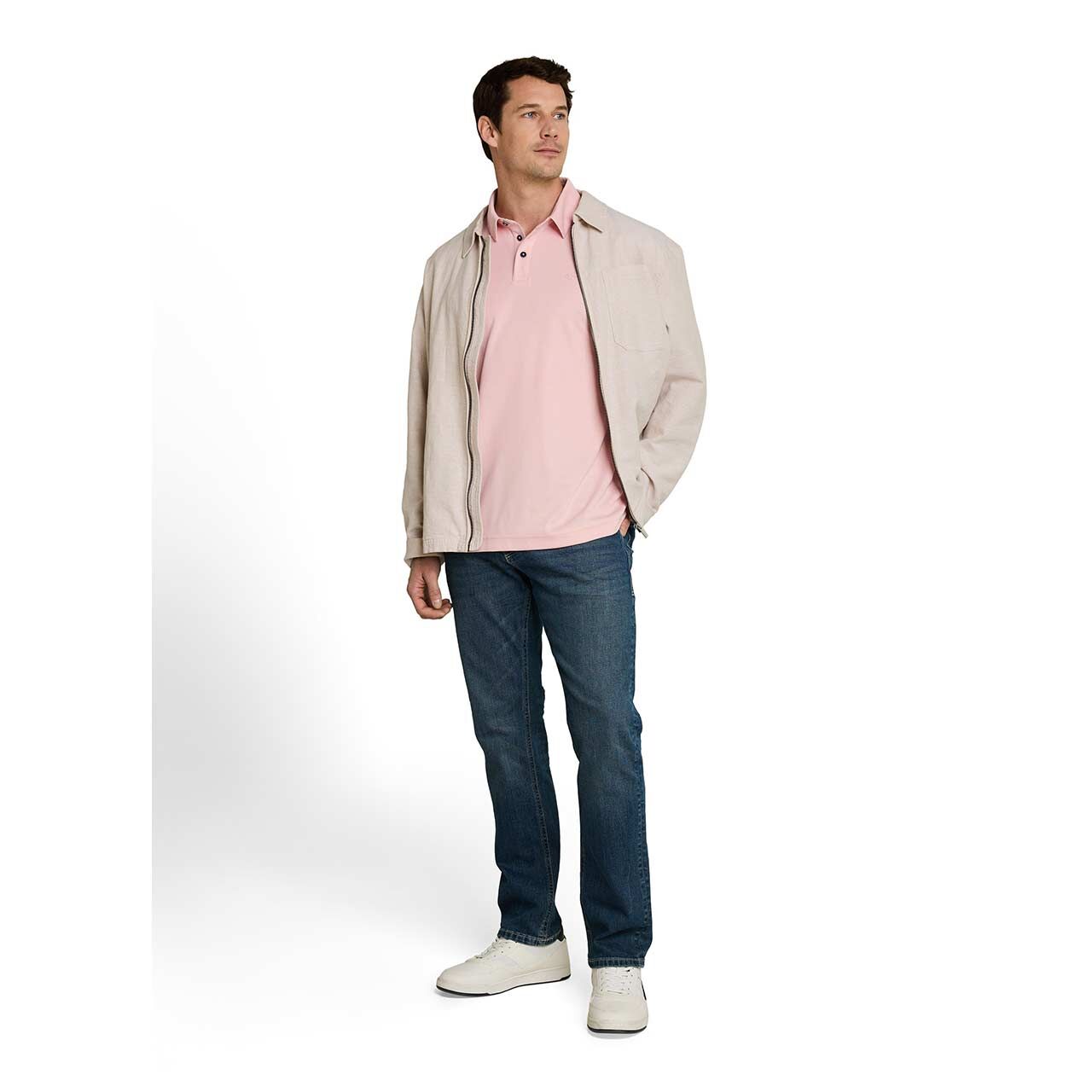 Herren Piqué Poloshirt von Tom Tailor in Rosa, Ganzkörperansicht am Model