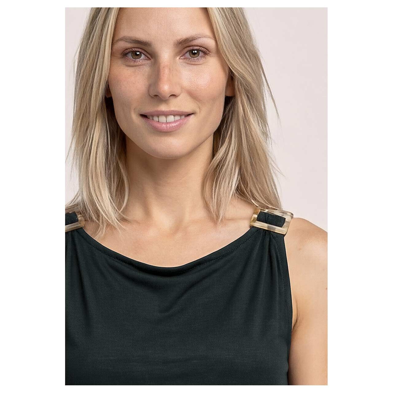 Damen Top Jersey von Street One in Dunkelgrün meliert, Detailaufnahme am Model